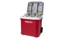 Koelbox Igloo Latitude 60 Roller Red 2021 17 Koelbox Igloo Latitude 60 Roller Red 2021 -MSR Winkel 00034749 p1