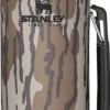 Thermosfles Stanley The Legendary Classic Bottle Bottomland Mossy Oak 1L 2 Thermosfles Stanley The Legendary Classic Bottle Bottomland Mossy Oak 1L -MSR Winkel 1 374x1200 1