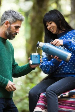 Thermosbeker Stanley The Legendary Camp Mug Hammertone Lake 0,35L -MSR Winkel 7 800x1200 1