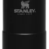 Thermosbeker Stanley Classic Trigger Action Mug 2.0 Matte Black 0,47L -MSR Winkel Large JPG The20Classic20Trigger Action20Travel20Mug202012oz20 1