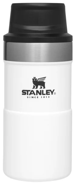 Thermosbeker Stanley The Trigger Action Travel Mug Polar 0,25L -MSR Winkel Large JPG The20Trigger Action20Travel20Mug2020208.5oz 3 1