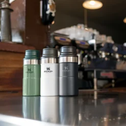 Thermosbeker Stanley The Trigger Action Travel Mug Polar 0,25L -MSR Winkel Stanley20 20The20Trigger Action20Travel20Mug20 20Lifestyle20Images20 2014 1