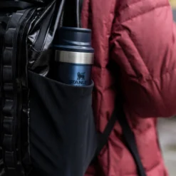Thermosbeker Stanley The Trigger Action Travel Mug Wine 0,35L -MSR Winkel Stanley20 20The20Trigger Action20Travel20Mug20 20Lifestyle20Images20 206
